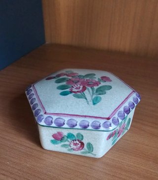 Cajita decorativa hexagonal floral