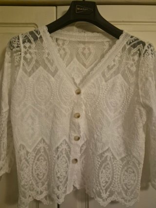 Blusa blanca de encaje