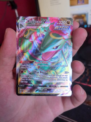 Carta Pokémon Rayquaza VMAX 102/159