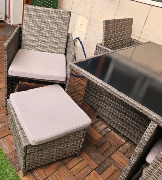 Conjunto mesa y sillas mimbre terraza