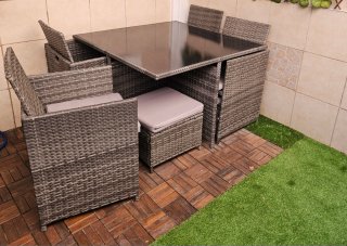 Conjunto mesa y sillas mimbre terraza