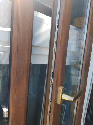Puerta de PVC imitación madera   1,05 X 2,34