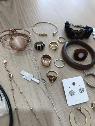 Collezione di Gioielli: Collane, Bracciali, Anelli