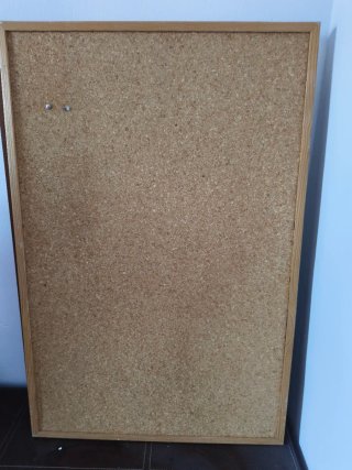Tablón de corcho con marco de madera