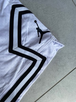 Pantalones Cortos Jordan Blancos y Negros