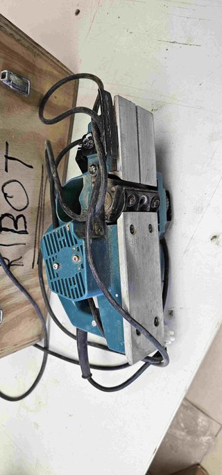 Cepillo Eléctrico Makita 1923H