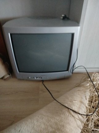 Televisor antiguo gris