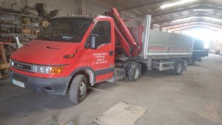 Camión Iveco con caja basculante, grúa y cisterna