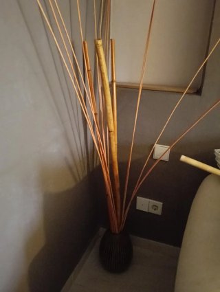 Adorno de bambú y madera