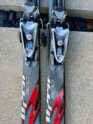 Esquis Rossignol e Bastões Scott
