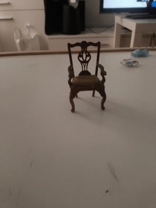 Silla de madera para muñecas