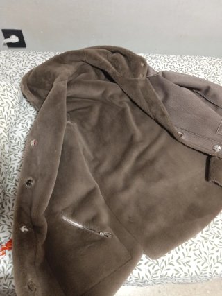 Chaquetón marrón con capucha