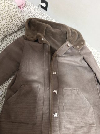 Chaquetón marrón con capucha