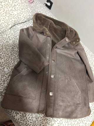 Chaquetón marrón con capucha