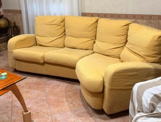Sofá modular amarillo de tela