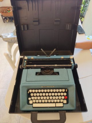 Máquina de escribir Olivetti Studio 46