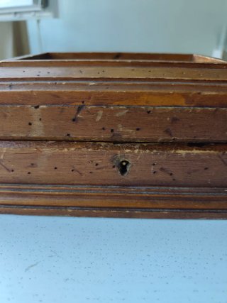 Cofanetto Legno Antico con placca di  26x18x9