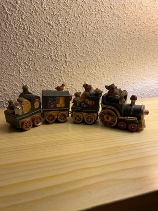 Tren de juguete vintage con animales