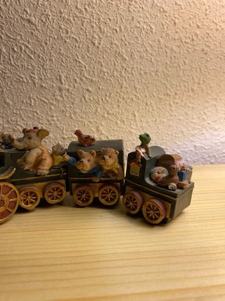 Tren de juguete vintage con animales