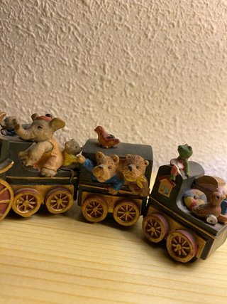 Tren de juguete vintage con animales
