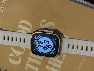 Apple Watch Ultra2 + 4 Correas