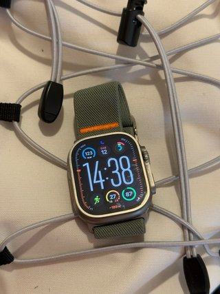 Apple Watch Ultra2 + 4 Correas