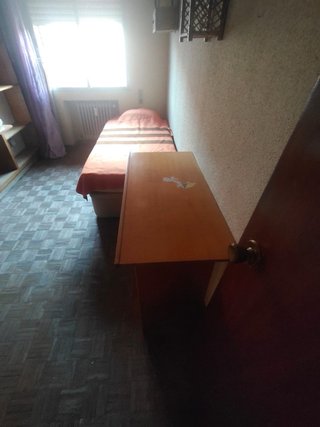 Lote 3 muebles auxiliares madera: mesita, estanter