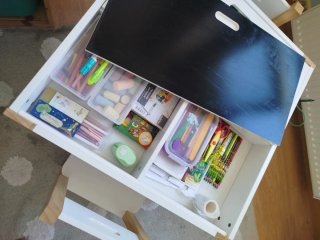 Mesa y 2 sillas infantiles Sklum