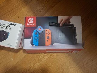 Nintendo Switch Verde e Rosso Sbloccata