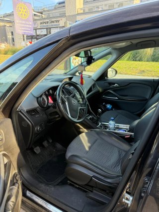 Opel Zafira Tourer 2013