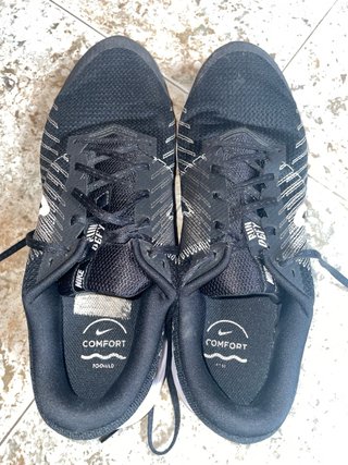Zapatillas Nike Running Negras y Blancas
