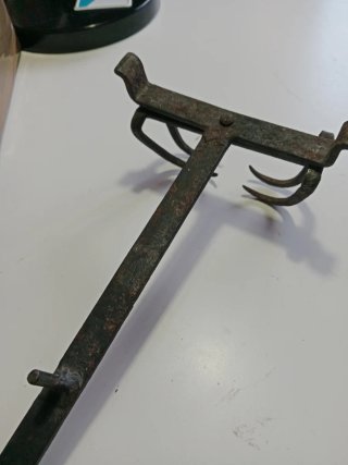 Tostador antiguo de pan hierro forjado