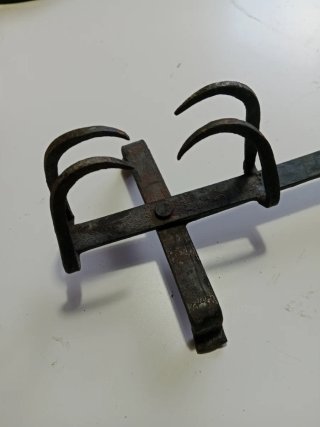 Tostador antiguo de pan hierro forjado