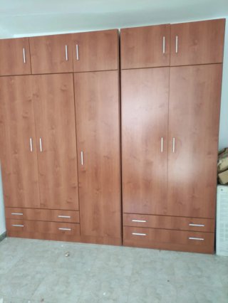 Armario de madera y blanco