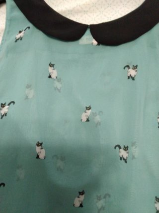 Blusa sin mangas con estampado de gatos