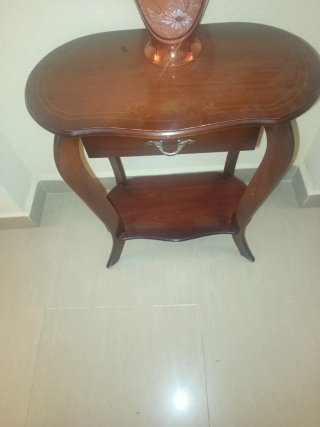 Mesa auxiliar de madera