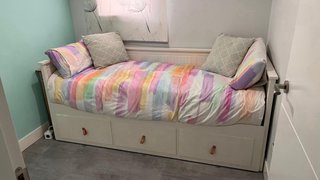 Diván Hemnes Ikea con 2 colchones