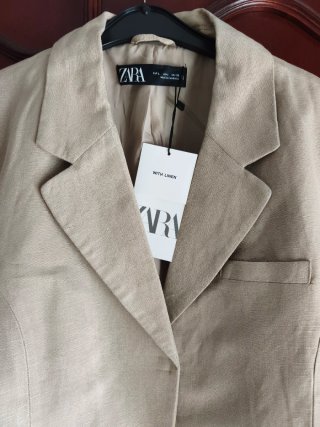 Blazer corto Zara beige con lino