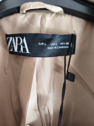 Blazer corto Zara beige con lino