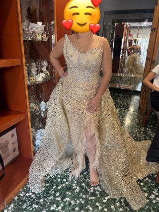 Vestido de fiesta dorado y plateado