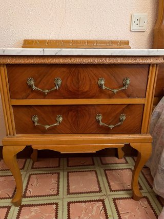 2 mesitas de noche vintage de madera y mármol