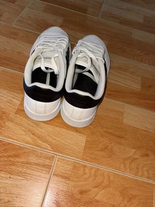 Zapatillas Adidas Blancas y Negras