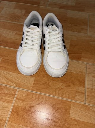 Zapatillas Adidas Blancas y Negras