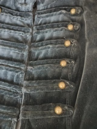 Chaqueta militar negra botones
