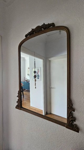 Espejo de pared con marco ornamentado