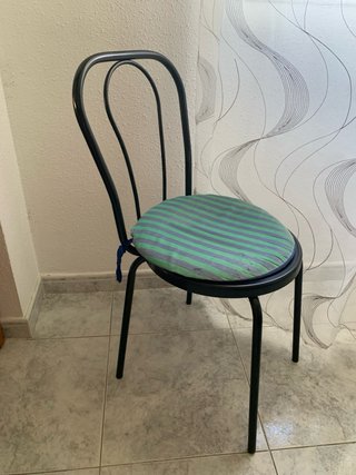 Silla negra con cojin