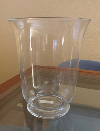 Jarrón de vidrio transparente alto