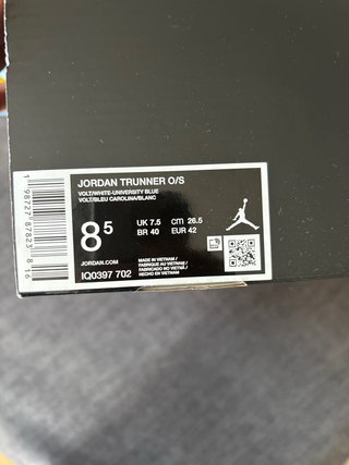 Zapatillas Jordan Blancas y Amarillas