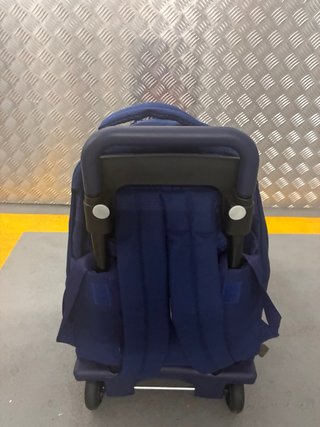 Mochila infantil con ruedas azul y roja