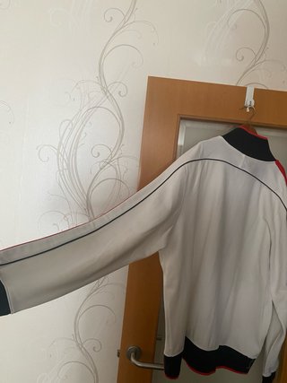 Chaqueta deportiva Nike retro blanca, roja y negra